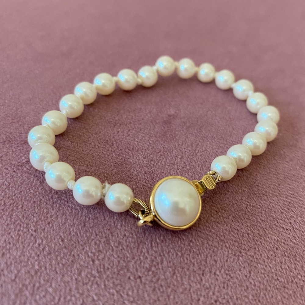 VINTAGE CAROLEE GOLD TONE PEARL BRACELET